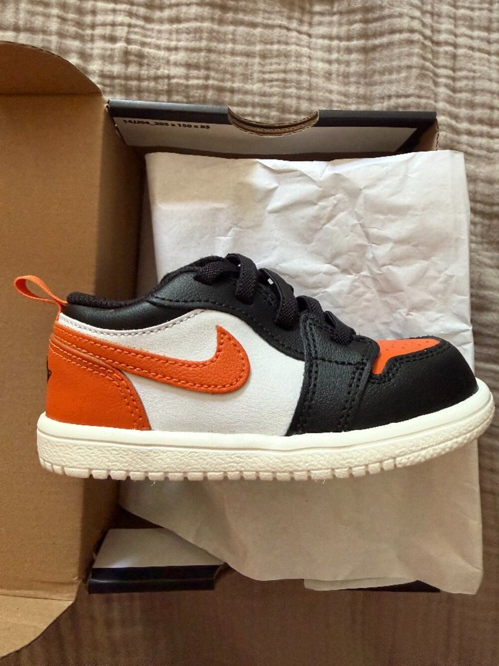 Nike Jordan 1 Low Size 8C NEW in Box